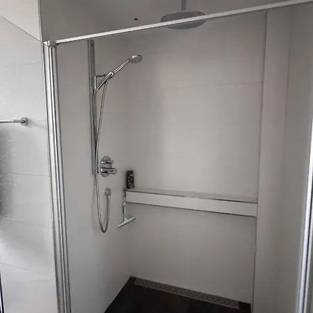 Haus 4 Schlafzimmer Sauna Wintergarten Bis 7 Personen Apartment *